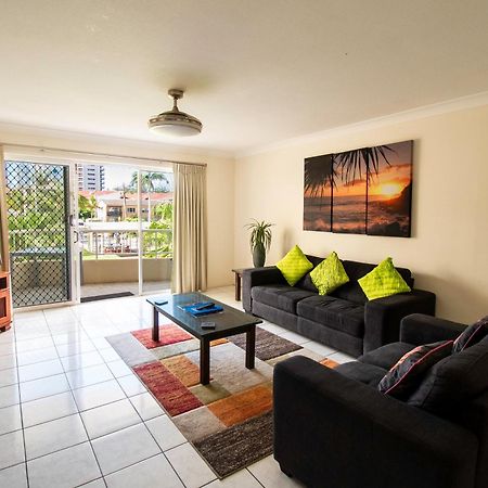 Key Largo Holiday Apartments โกลด์โคสต์ ภายนอก รูปภาพ