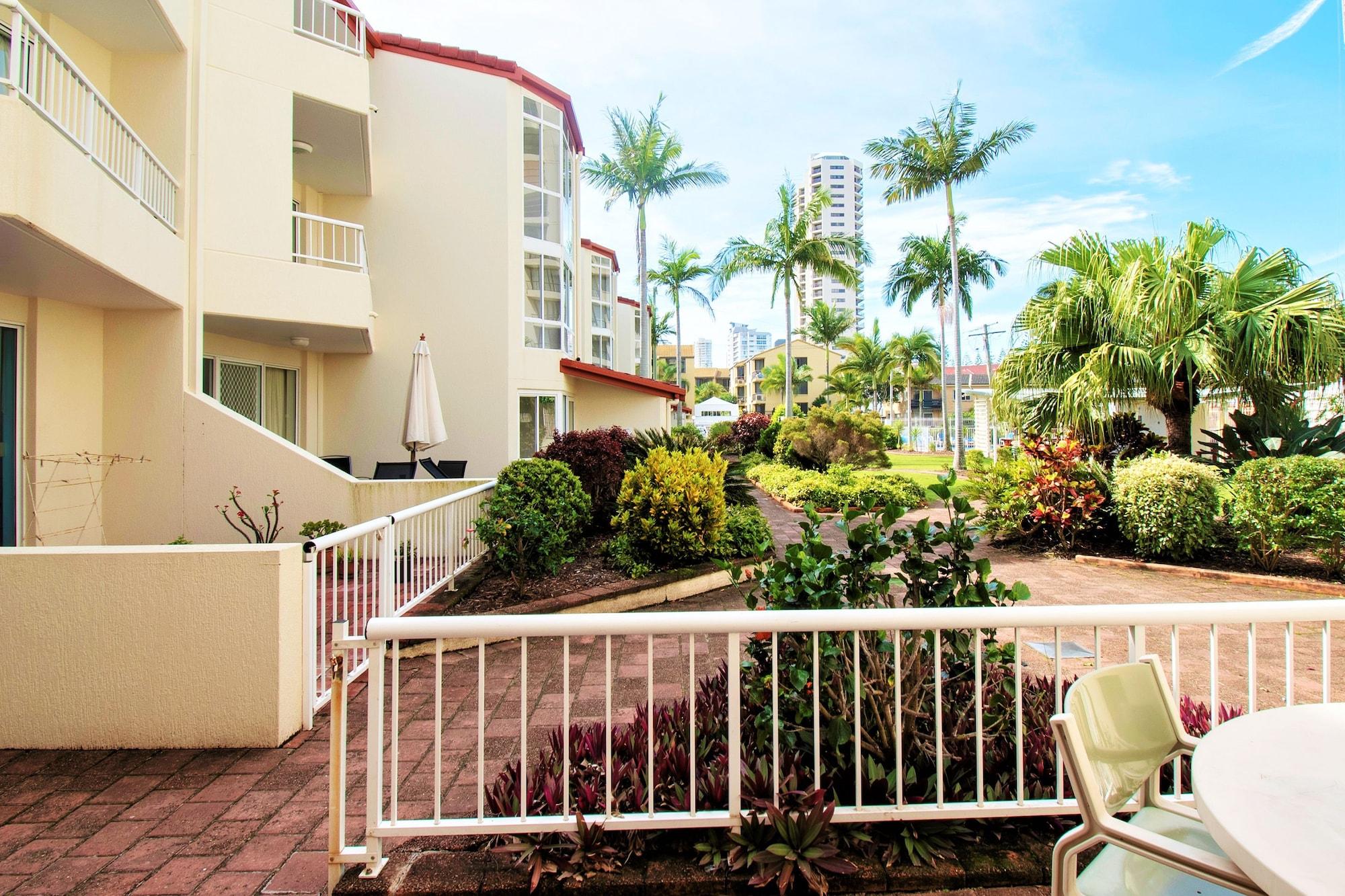 Key Largo Holiday Apartments โกลด์โคสต์ ภายนอก รูปภาพ