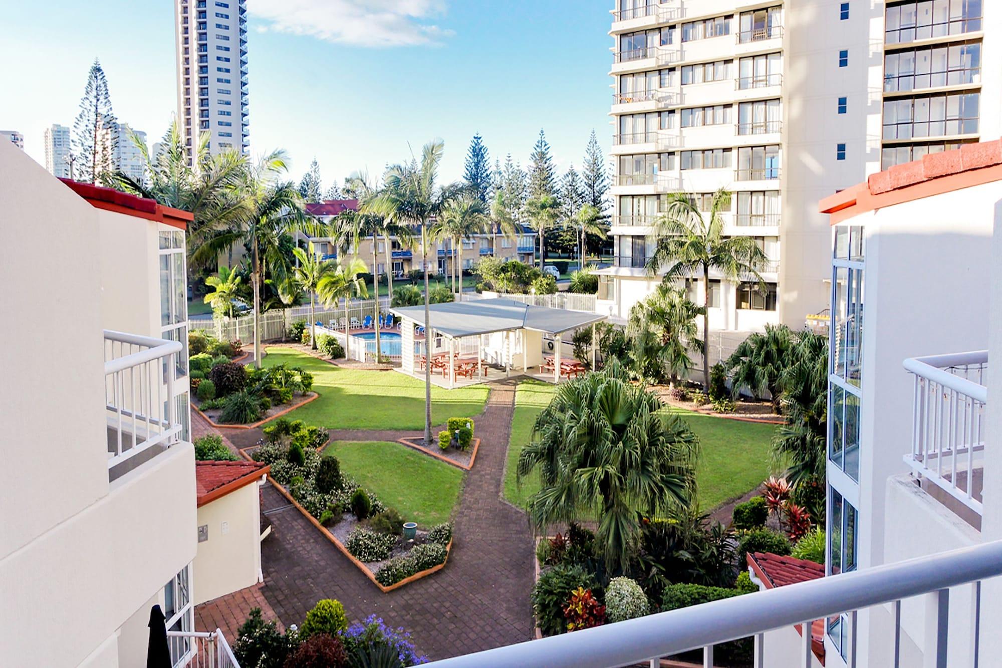 Key Largo Holiday Apartments โกลด์โคสต์ ภายนอก รูปภาพ