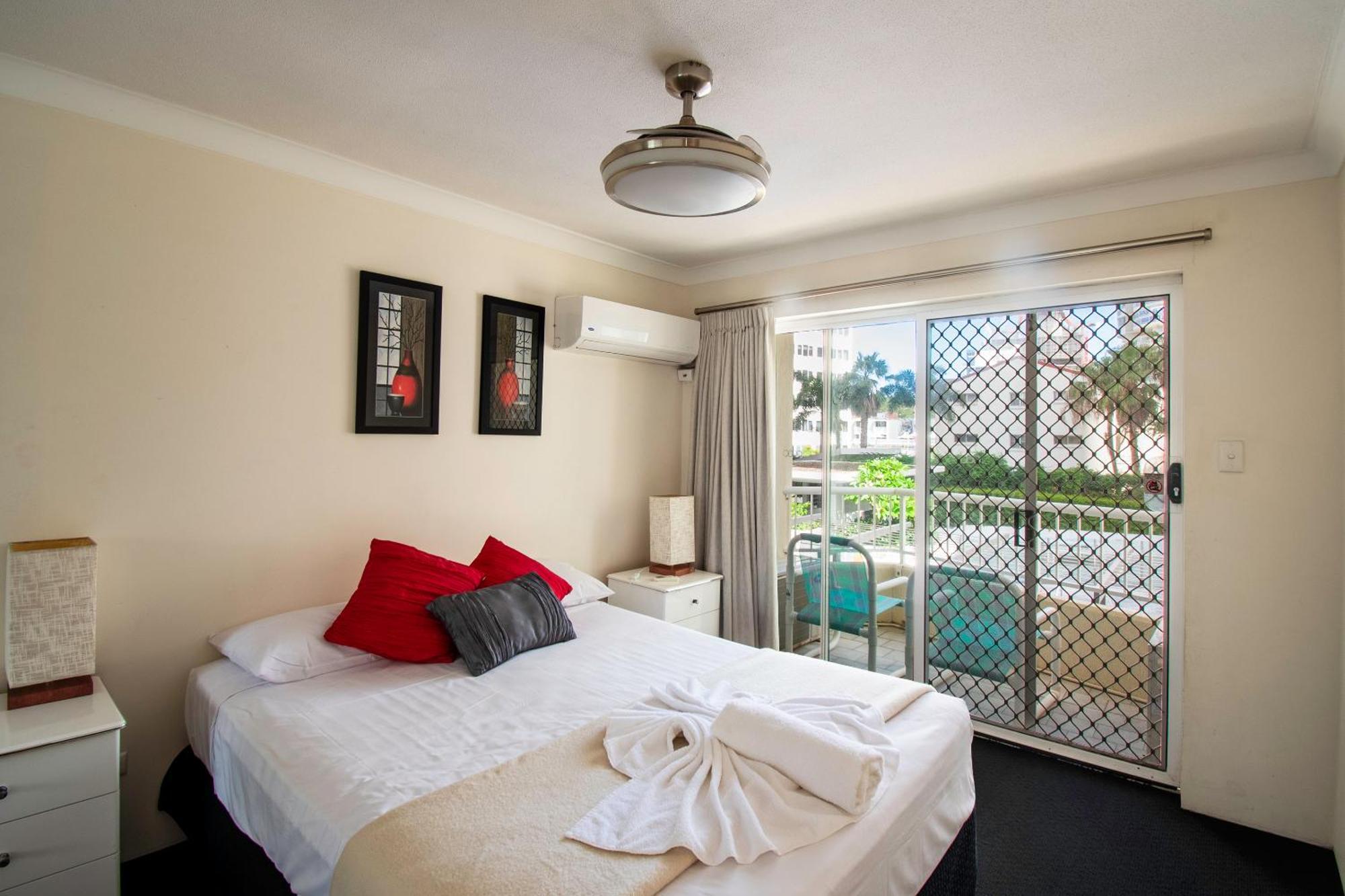 Key Largo Holiday Apartments โกลด์โคสต์ ภายนอก รูปภาพ