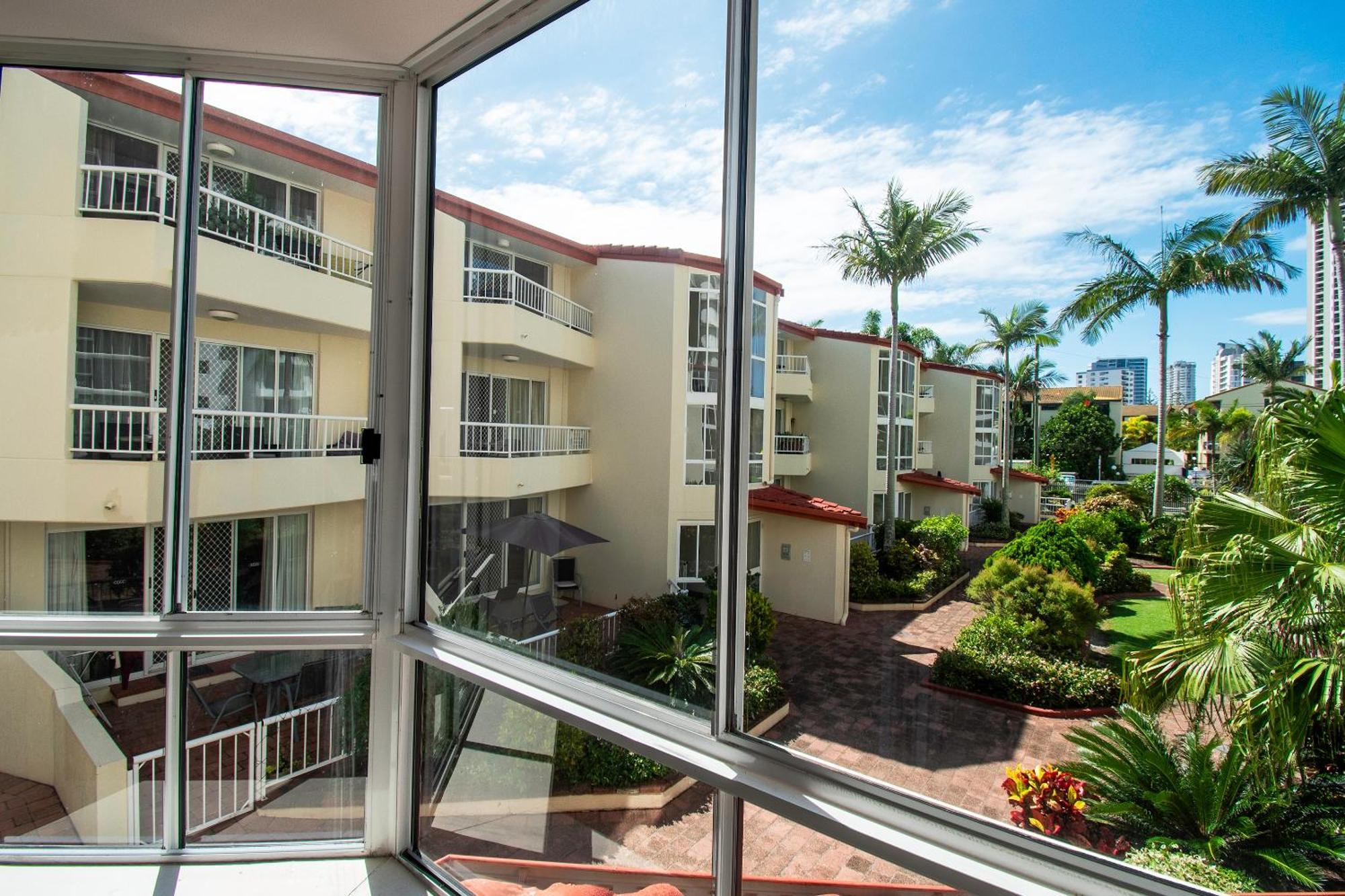 Key Largo Holiday Apartments โกลด์โคสต์ ภายนอก รูปภาพ