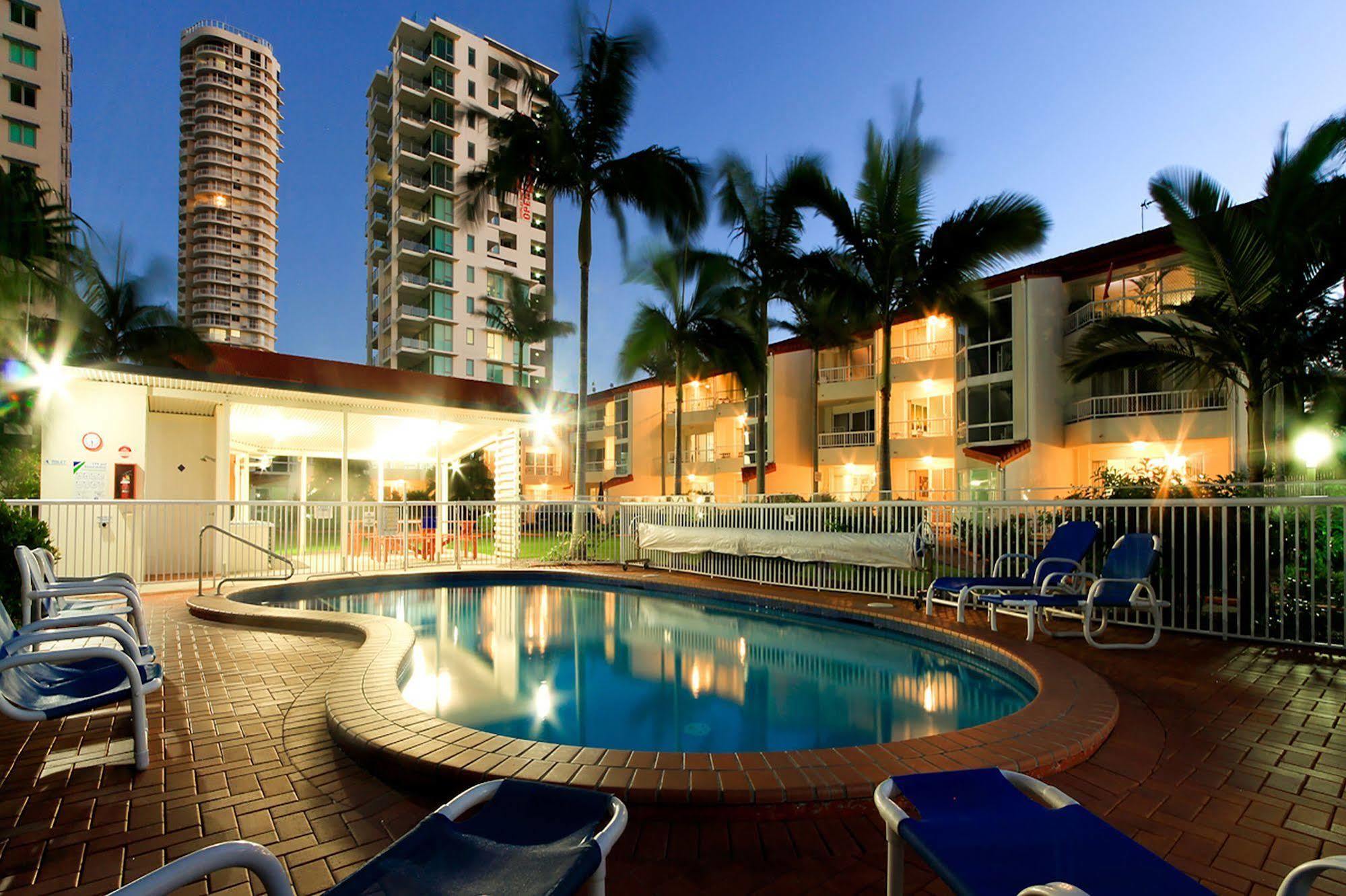 Key Largo Holiday Apartments โกลด์โคสต์ ภายนอก รูปภาพ