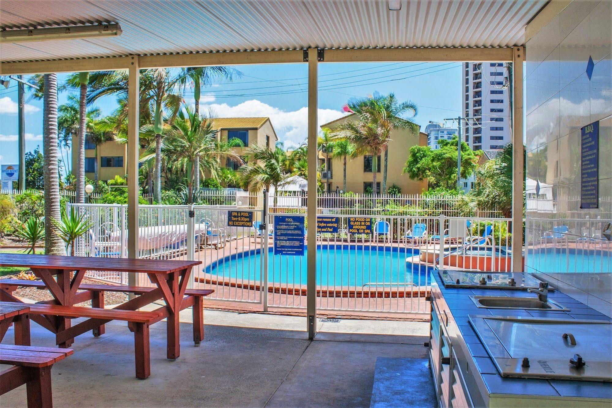 Key Largo Holiday Apartments โกลด์โคสต์ ภายนอก รูปภาพ