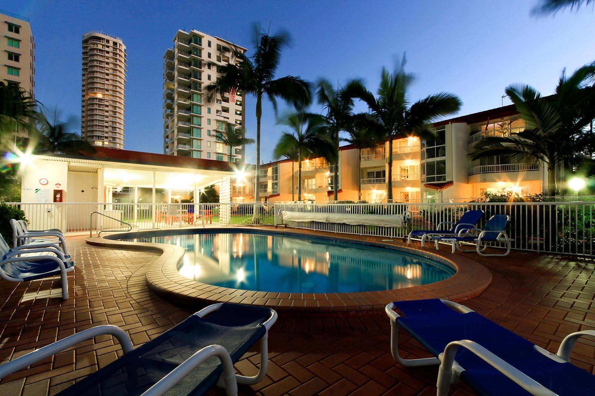 Key Largo Holiday Apartments โกลด์โคสต์ ภายนอก รูปภาพ